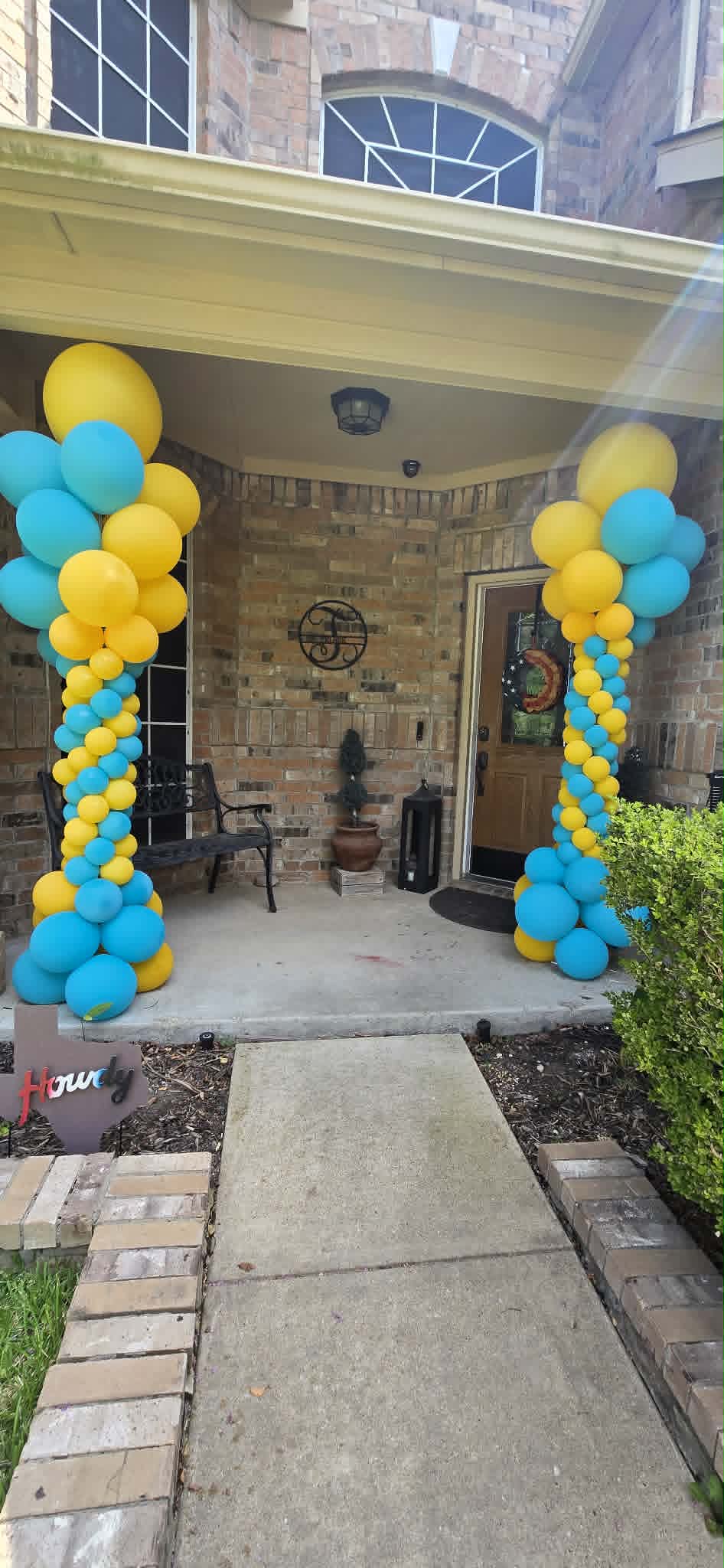 Yellow & teal entry columns